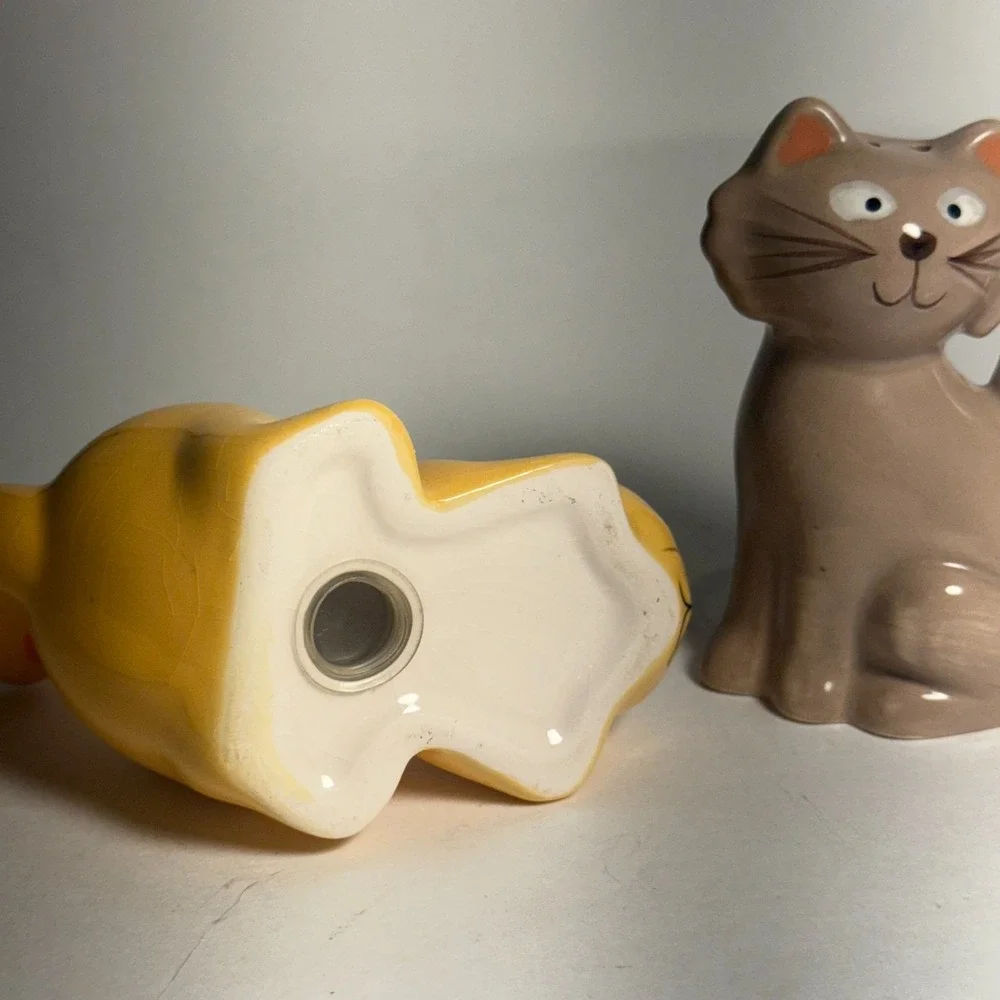 BW Boston Warehouse Frisky Business Salt and Pepper Shakers Set Kitty Cat Orange